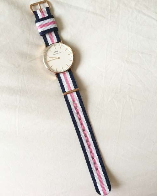 DANIEL WELLINGTON CLASSIC SOUTHAMPTON LIKE BRAND NEW (BLUE PINK AND WHITE STRAP WITH ROSE GOLD FACE)
