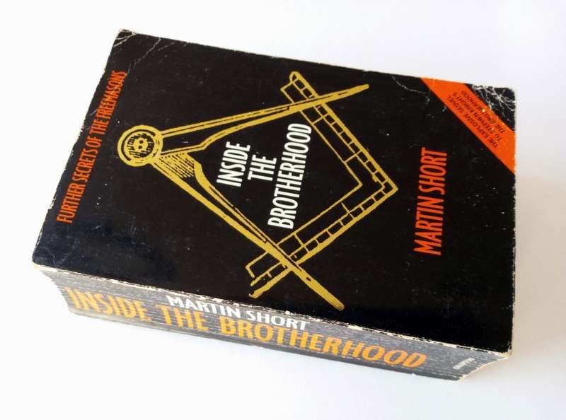 Inside the Brotherhood. Further Secrets of the Freemasons, by Martin Short. Grafton Books, 1989.