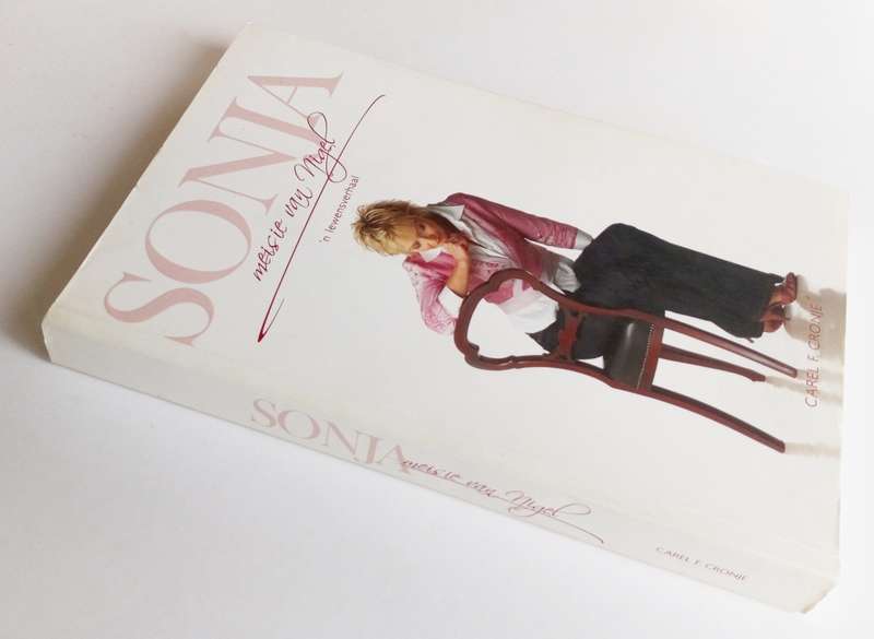 Sonja, Meisie van Nigel. `n Lewensvrhaal, by Carel F. Cronje. Published by SON Music, 2007.