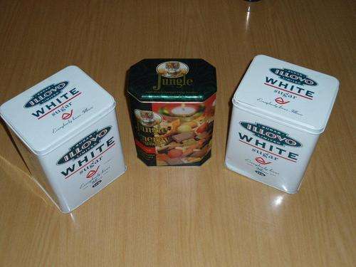 Collectable kitchen tins.