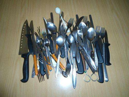 Mixed cutlery lot.