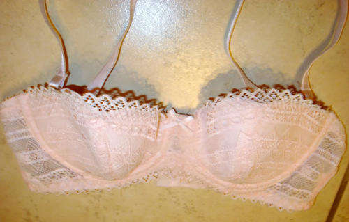 Baby pink lacy genuine Wonderbra (32B)