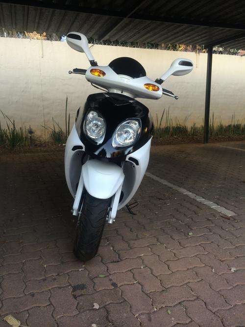 VUKA Scooter 150cc