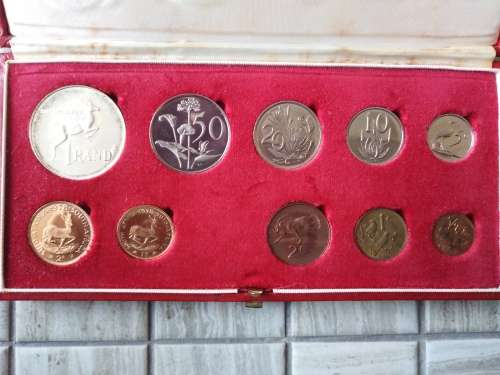 PROOF 1978 SET WITH GOLD R1 AND R2.