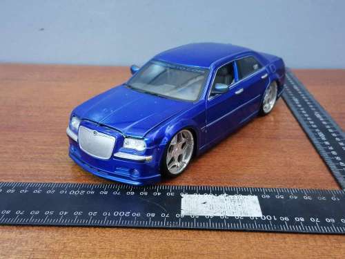 Maisto Chrysler 300C Hemi 1:18