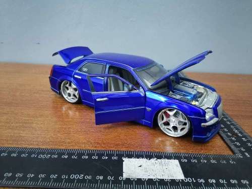 Maisto Chrysler 300C Hemi 1:18