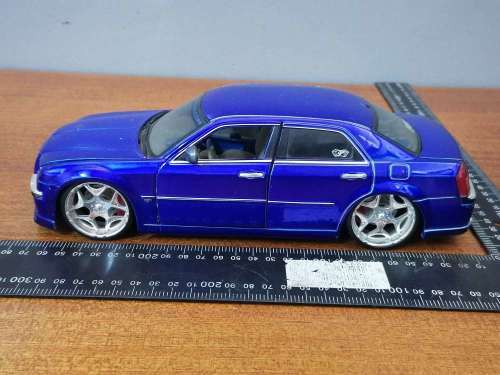 Maisto Chrysler 300C Hemi 1:18