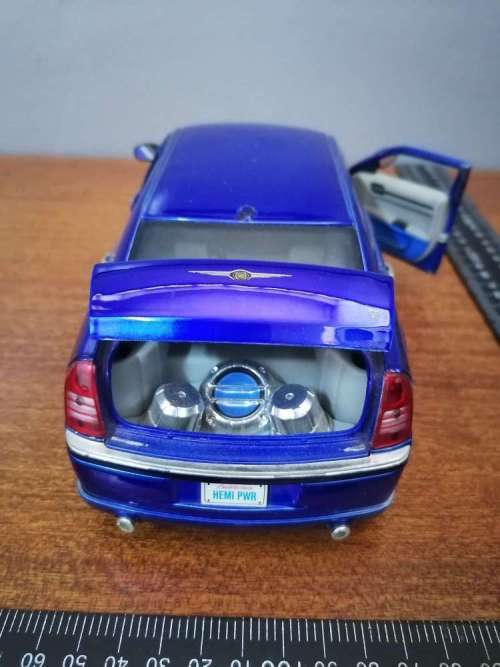Maisto Chrysler 300C Hemi 1:18