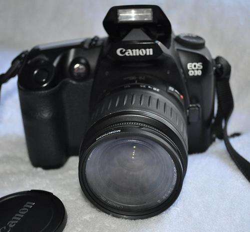 Canon EOS D30 digital SLR camera + Lens + extras. Superb condition!
