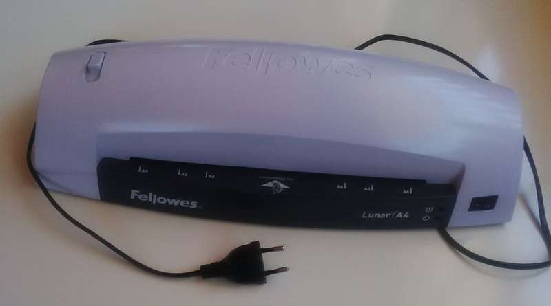 Fellowes Laminator with Four and a Half Packs of 100pcs Laminating Sheets