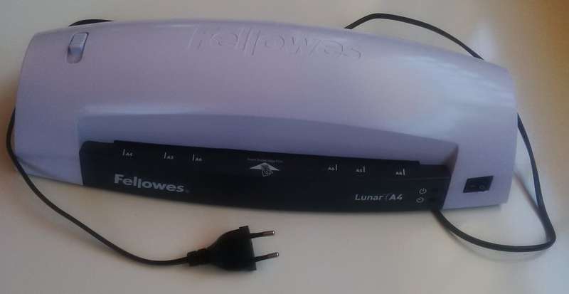Fellowes Laminator with Four and a Half Packs of 100pcs Laminating Sheets