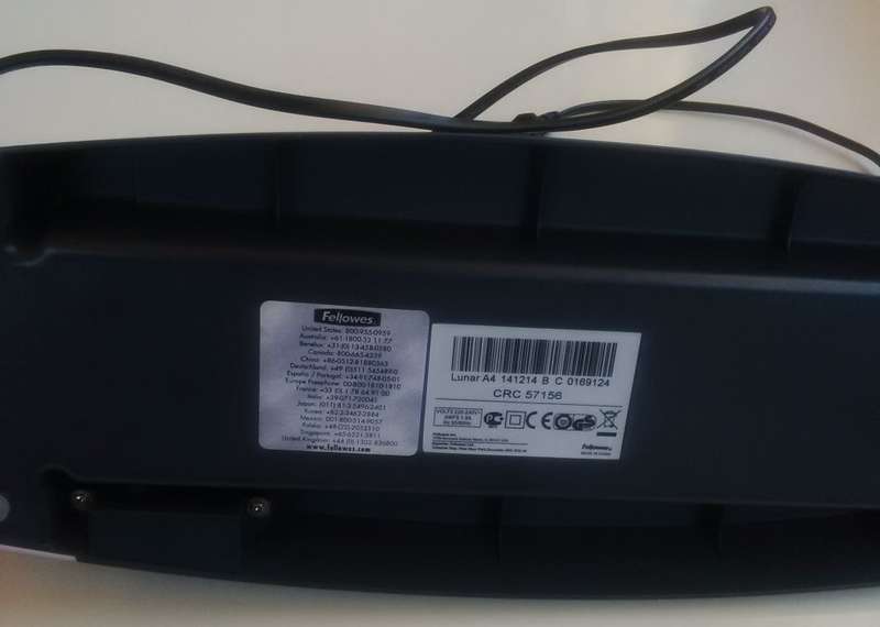 Fellowes Laminator with Four and a Half Packs of 100pcs Laminating Sheets