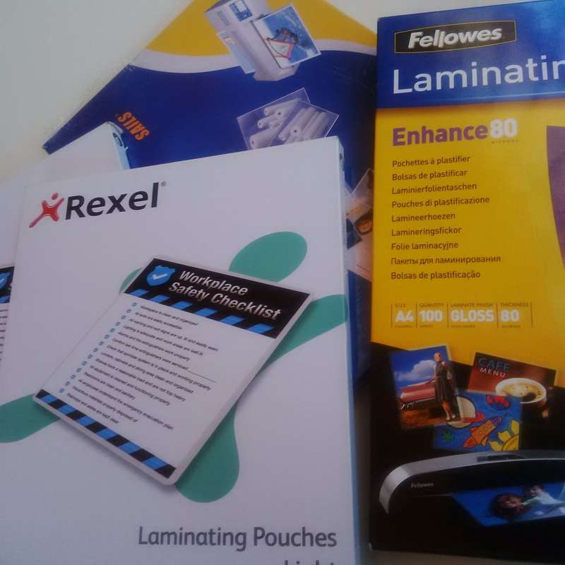 Fellowes Laminator with Four and a Half Packs of 100pcs Laminating Sheets