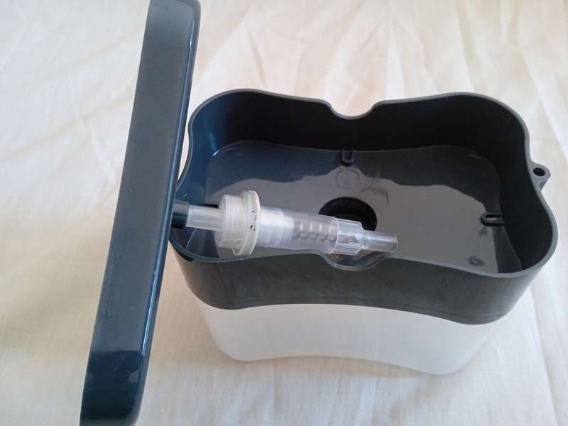 DISHSOAP DISPENSING SPONGE HOLDER