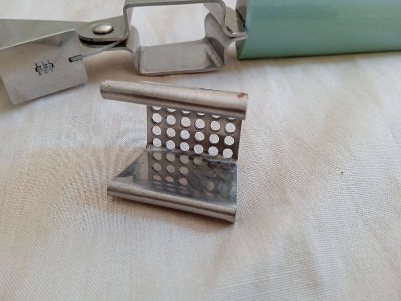 GARLIC PRESS