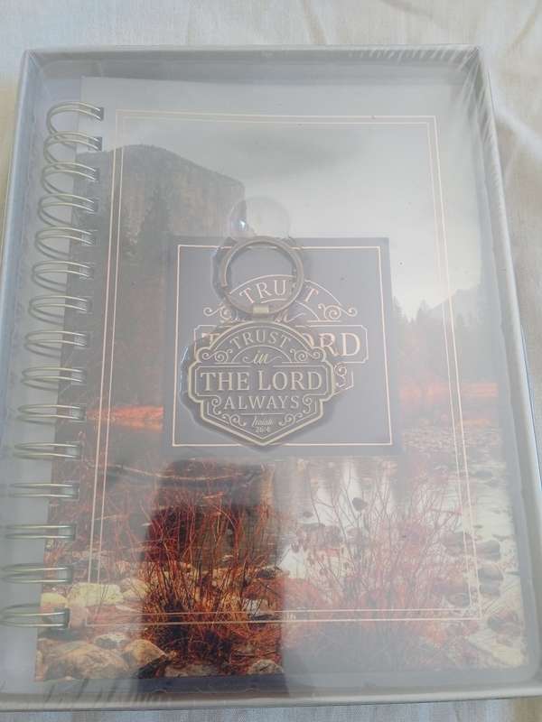 CHRISTIAN ART JOURNAL & KEYRING BOXED GIFT SET