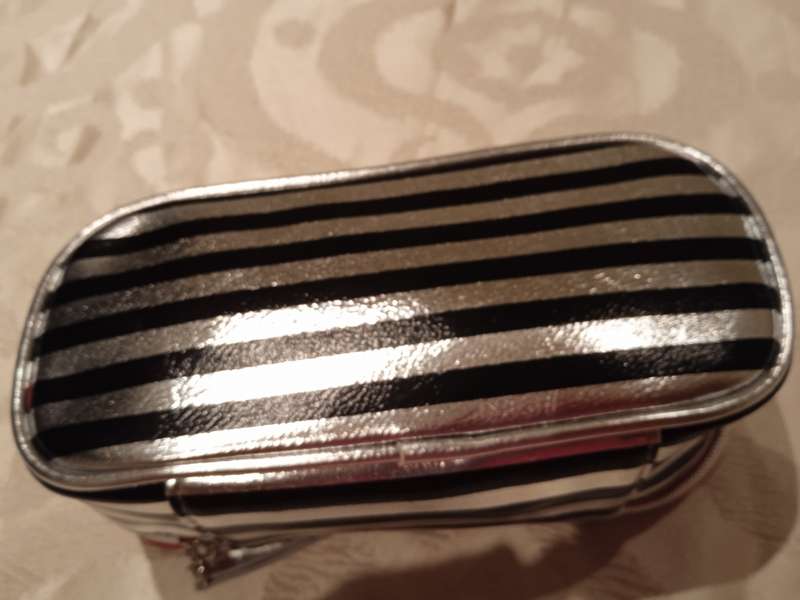 SORBET 20cm MAKEUP CASE (BLACK & SILVER)