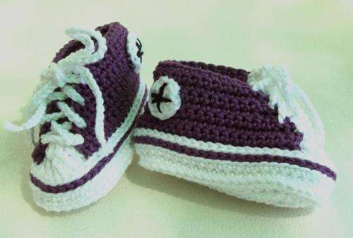 **CROCHETED BABY CONVERSE TEKKIES NEWBORN SIZE!!**