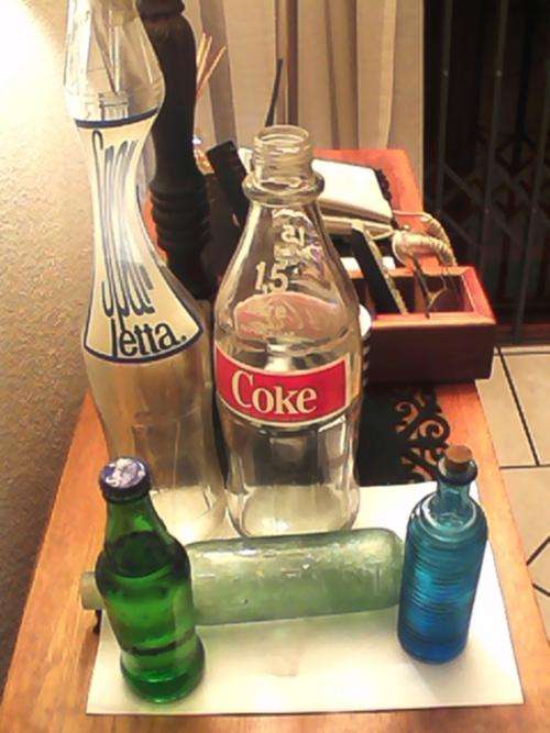 Assorted collection of Vintage and old bottles W1505