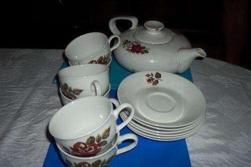 Tea pot cups & saucers made in Rodesia