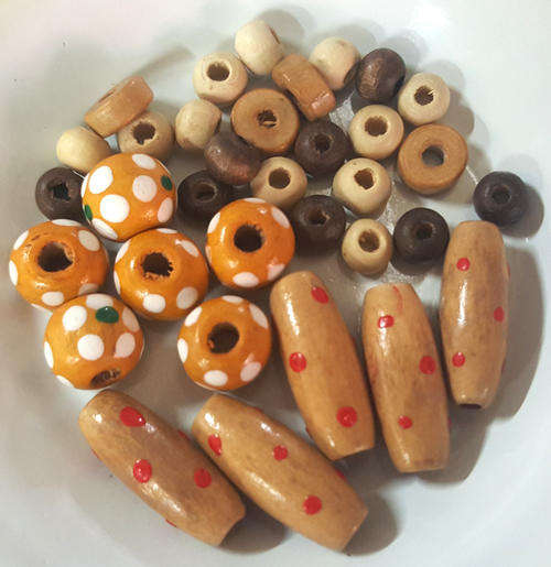 Wooden bead lot, 255 in total