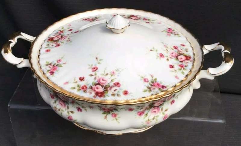 1970 Royal Albert Cottage Garden Large Lidded Vegetable Tureen. Un-used 1st Quality !
