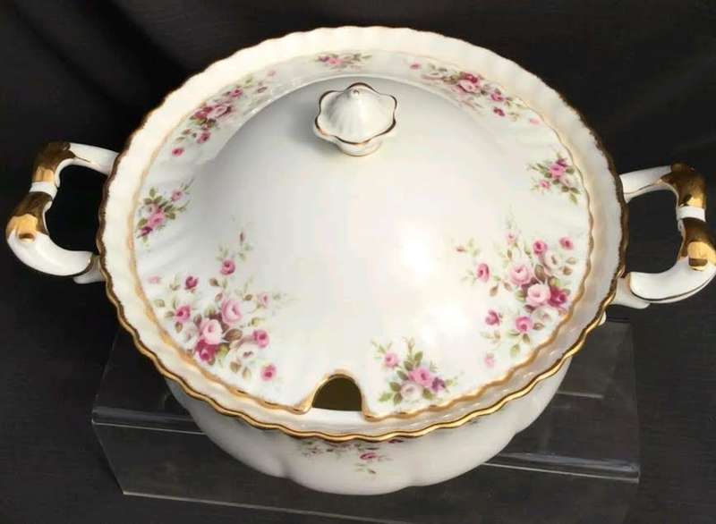 1970 Royal Albert Cottage Garden Huge Lidded Soup Tureen. Un-used 1st Quality ! RARE !!!