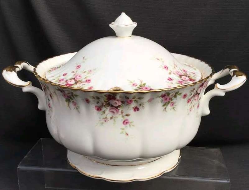 1970 Royal Albert Cottage Garden Huge Lidded Soup Tureen. Un-used 1st Quality ! RARE !!!