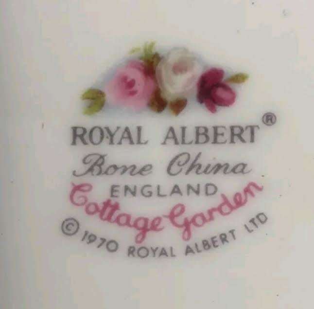 1970 Royal Albert Cottage Garden Huge Lidded Soup Tureen. Un-used 1st Quality ! RARE !!!