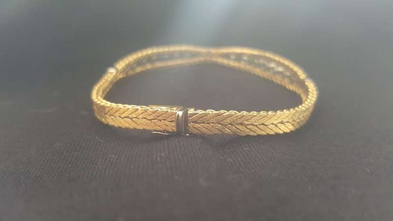 Classic 9ct SOLID YELLOW GOLD hallmarked Italian Bracelet set with Turquoise. total weight 19 grams