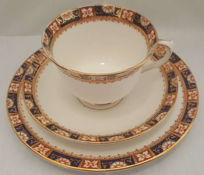Stunning Royal Albert Crown Imari Border Gold 24ct Gold Gilt Tea Trio C. 1925 !