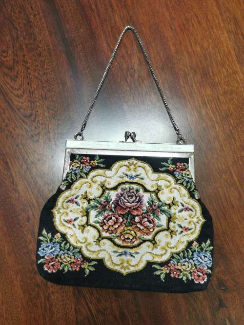 Vintage style handbag