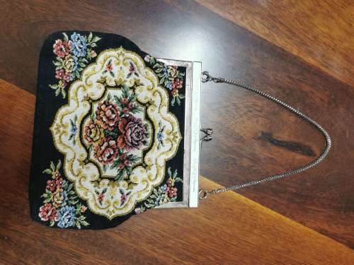 Vintage style handbag