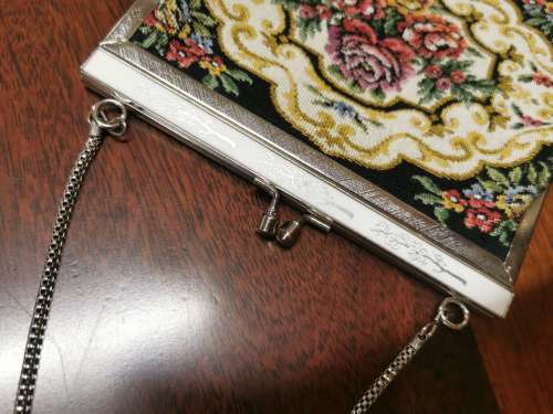 Vintage style handbag