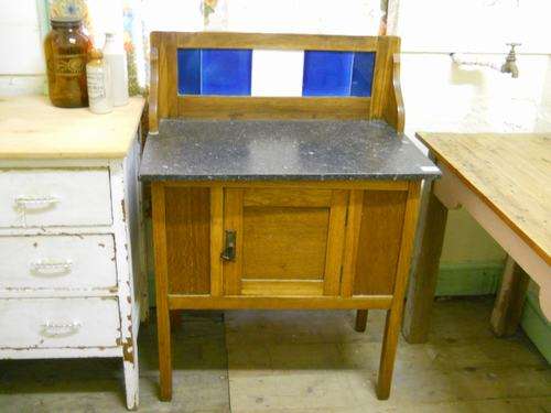 LITTLE WASH STAND