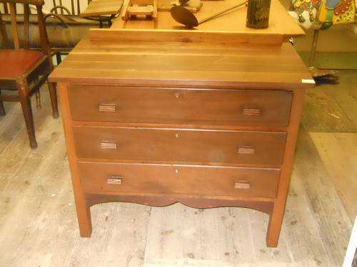 CHEST OF DRAWERS