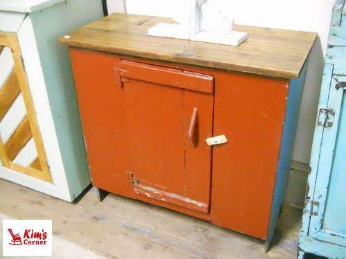 DISTRESSED LITTLE CUPBOARD