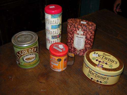 VARIETY OF 5 TINS (LOT)