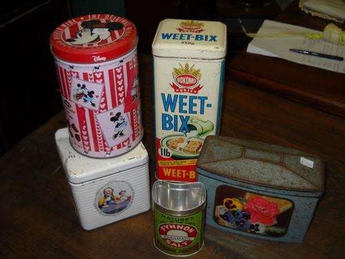 VARIETY OF DECORATIVE TINS (5)
