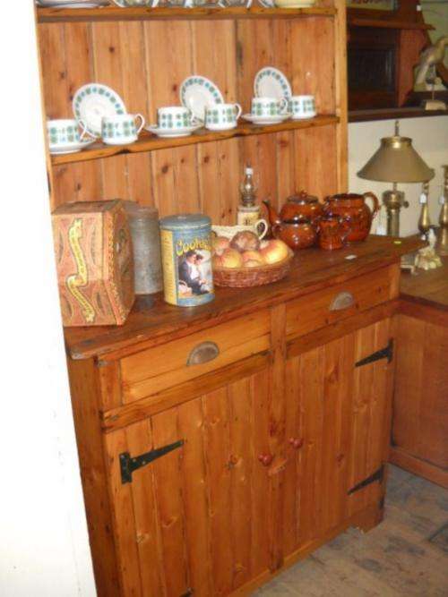LOVELY OREGON DRESSER