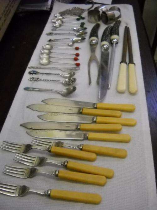 CRAZY PRICE!!!! R1 NO RESERVE.  SELECTION OF CUTLERY