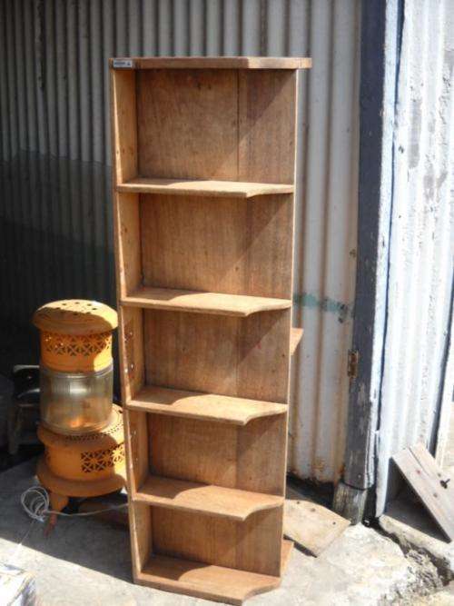 CRAZY PRICE!!! R1 NO RESERVE. LONG WOODEN DESK ORGANISER