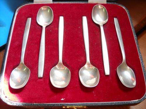 CRAZY PRICE!!! R1 NO RESERVE.  BOX OF 6 HALLMARKED TEASPOONS/COFFEE SPOONS