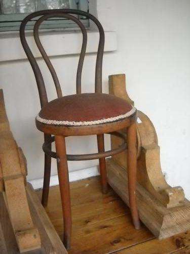 SMALL BENTWOOD CHAIR