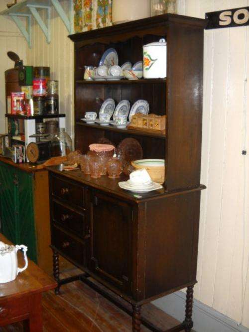 CRAZY PRICE!!! R1 NO RESERVE!!!  OAK DRESSER WITH BARLEY TWIST LEGS