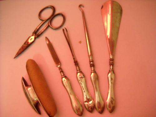 CRAZY PRICE!!! R1 NO RESERVE!!! MANICURE SET