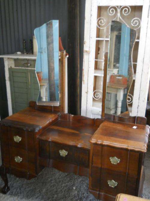 5 DAYS ONLY!!!  IMBUIA DRESSING TABLE - MIDDLE MIRROR MISSING - CAN BE USED AS A DESK