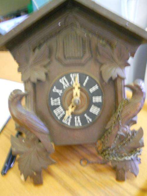 R1 NO RESERVE!! CUCKOO CLOCK AS IS - NOT WORKING!!!
