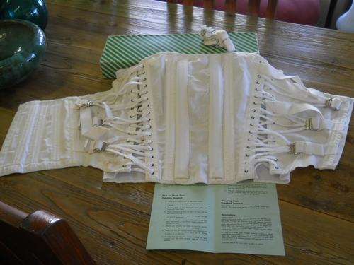 CORSET IN BOX
