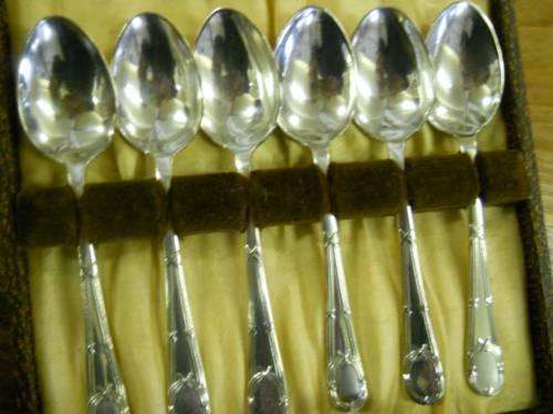 Crazy R1 no reserve!!!!!super set of silver plated teaspoons